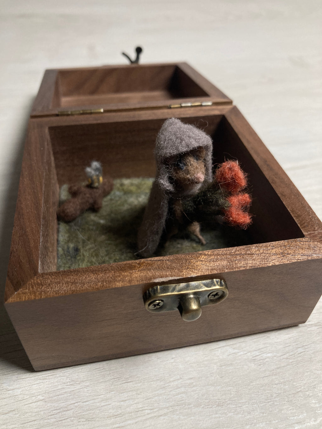 Woodland Wool Mouse with Cape, Bee, Log & Flowers