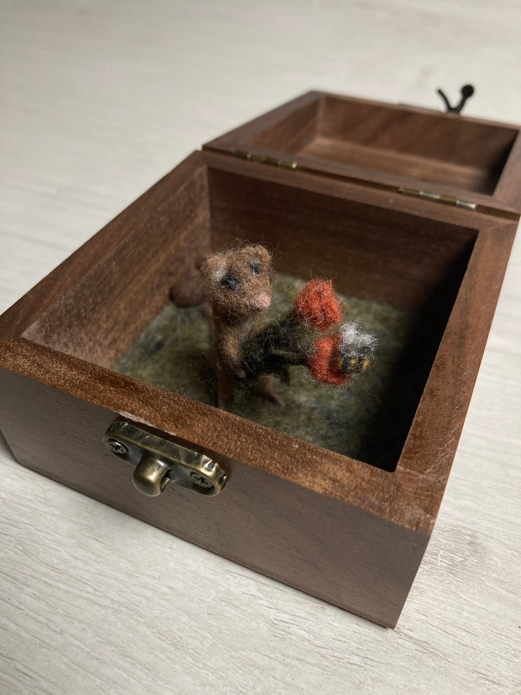 Woodland Wool Mouse with Cape, Bee, Log & Flowers