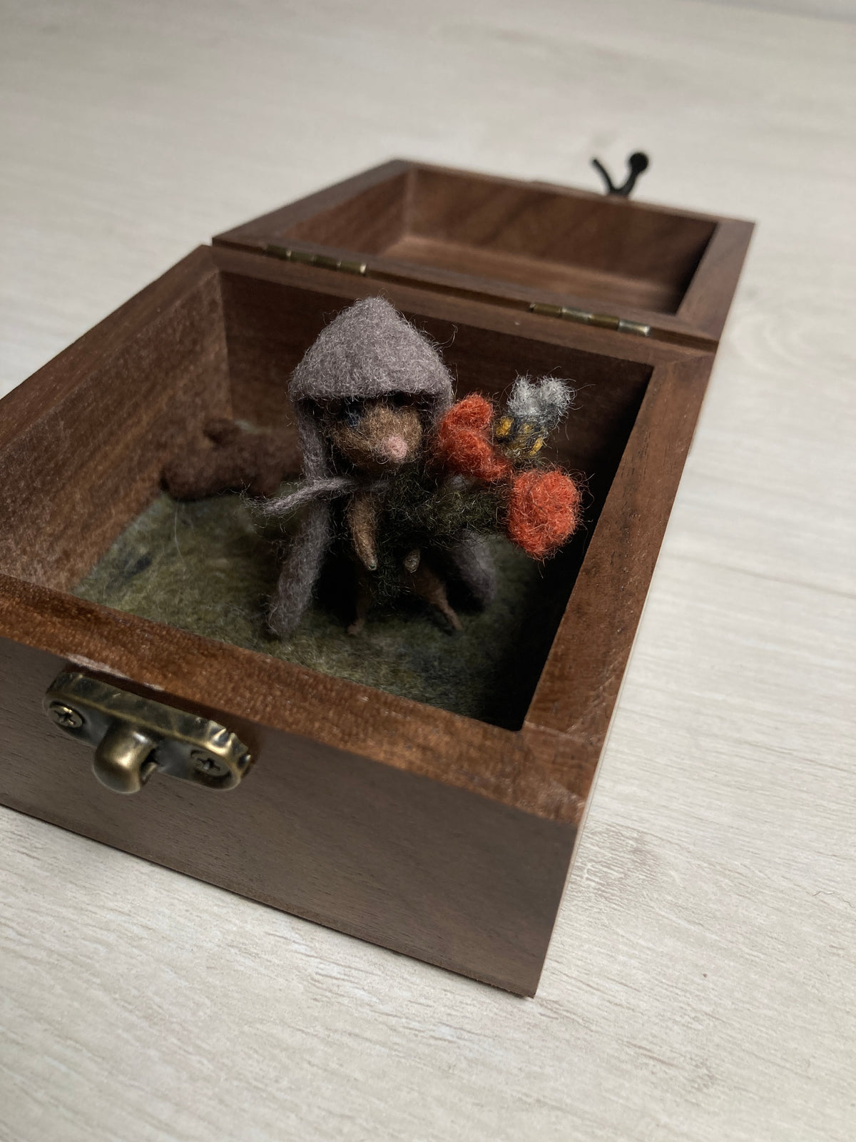 Woodland Wool Mouse with Cape, Bee, Log & Flowers